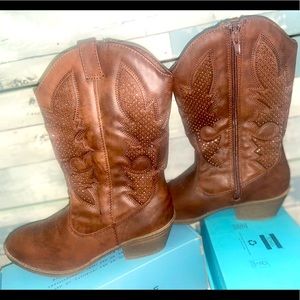Justice Boots Size 8 , worn once only